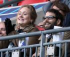Adele и гаджето й Simon Konecki по време на мача от FA Челси - Тотнъм (5-1)