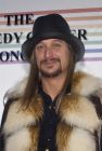 Kid Rock никога не е бил от кротките, но най-известното му сбиване е с колегата му Tommy Lee, при раздаването на наградите VMA. И двамата бяха прогонени от събитието за назидание.