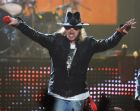 Аксел Роуз (Axl Rose) на концерт на Guns N' Roses в Ню Джърси