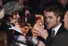 Звездите от "Здрач" Робърт Патинсън (Robert Pattinson) и Тейлър Лаутнър (Taylor Lautner) представиха предпоследния филм от сагата в Берлин