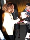 Rihanna  излиза от хотела си в Милано