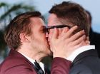 Райън Гослинг целува режисьора на ''Drive", който получи "Златна палма" за режисура