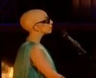 Lady Gaga показа голата си глава