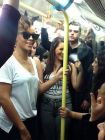Rihanna се вози в метрото след концерт в Лондон