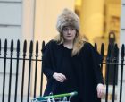 Adele е снимана докато обикаля магазините в Лондон