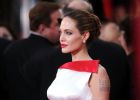 Анджелина Джоли на наградите Златен глобус. Изглежда актрисата е бременна за четвърти път