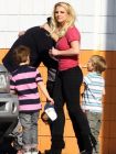 Britney Spears с годеника си и семейството