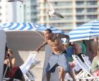 Chris Brown е нападнат от чайки в Маями