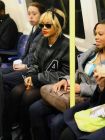 Rihanna отиде с метрото на наградите BRIT