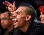 Chris Brown гледа мача на звездите от NBA
