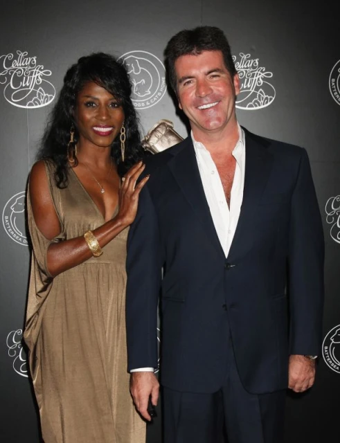 Simon излизаше с певицата Sinitta през 1984 - той на 25, тя на 16. По всеобщо мнение тя се отървала от него и макар да му изневерила, днес са добри приятели.