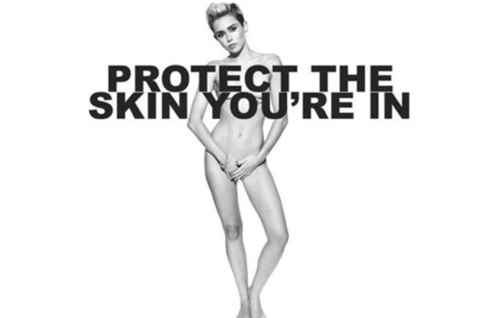 Miley Cyrus се съблече за фондацията за борба с рака на кожата "Protect the Skin You’re In”