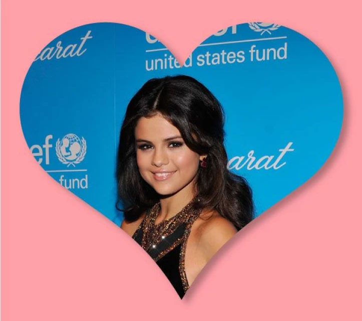 Selena Gomez. Последно с: Justin Bieber. Сама от: януари 2014