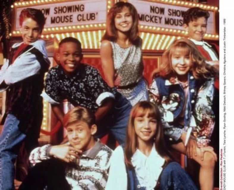 Става известна с участието си в детския New Mickey Mouse Club в сезоните му от 1993 и 1994 г. сред колегите ѝ там са Джъстин Тимбърлейк, Кери Ръсел, и Кристина Агилера.