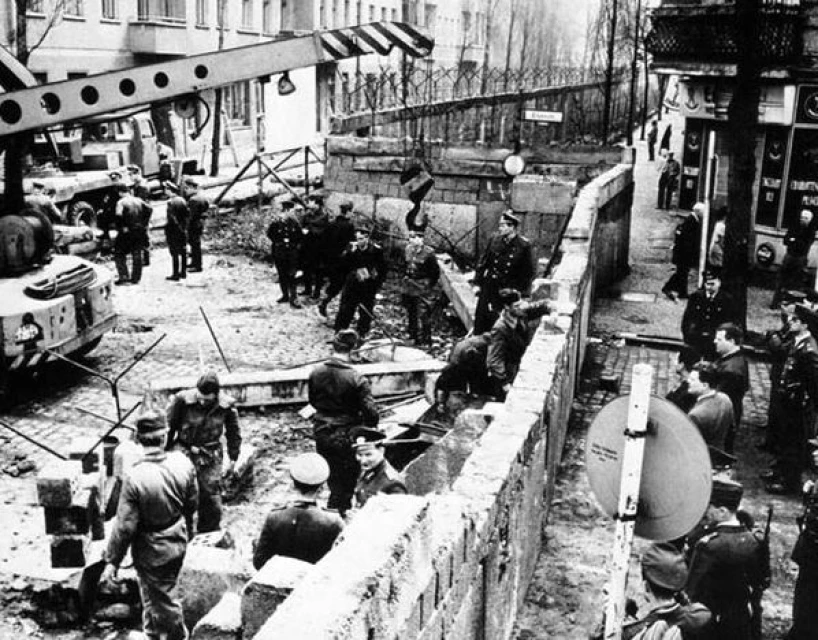Изграждането на Берлинската стена, 1961 г.