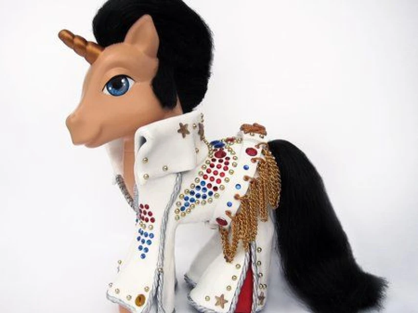 Elvis Presley с култовия си костюм