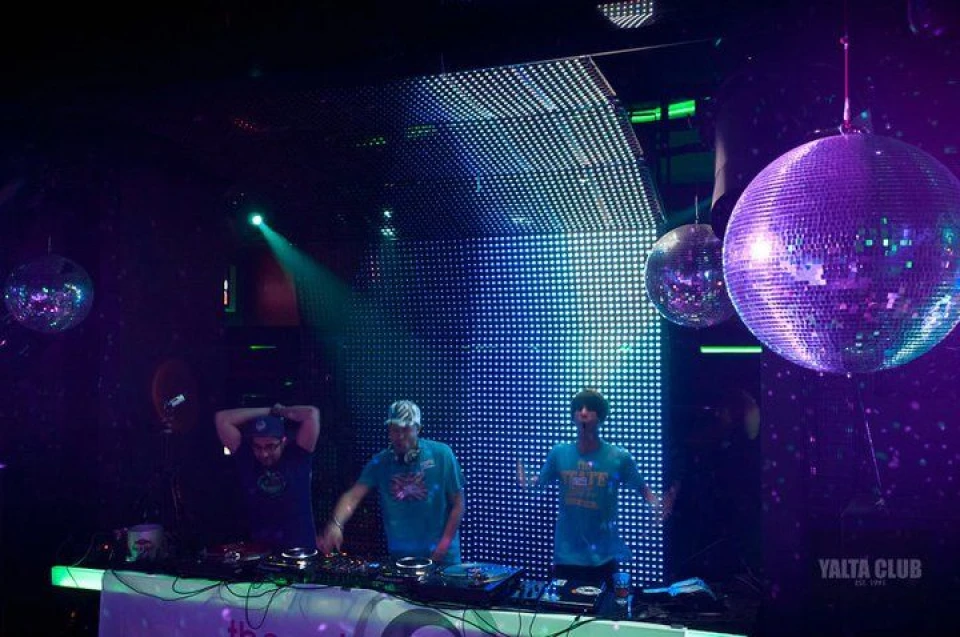 снимки Yalta club