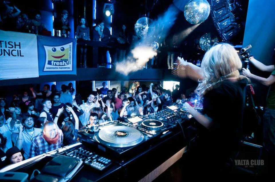 снимки Yalta club