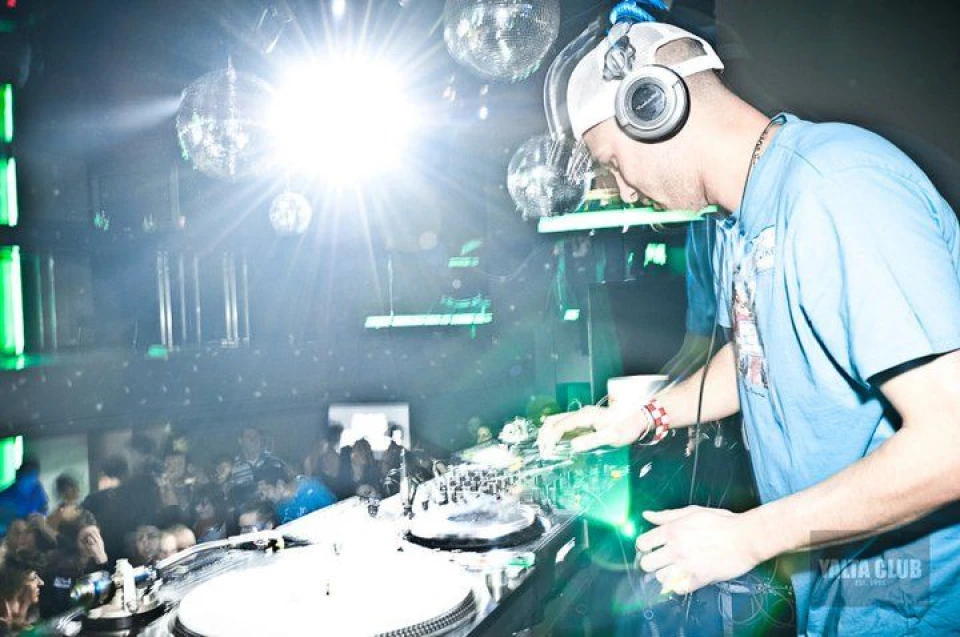 снимки Yalta club