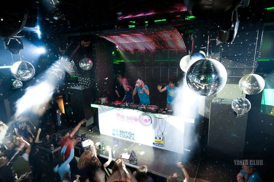 снимки Yalta club
