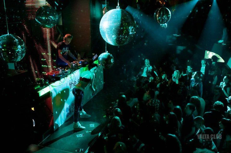 снимки Yalta club