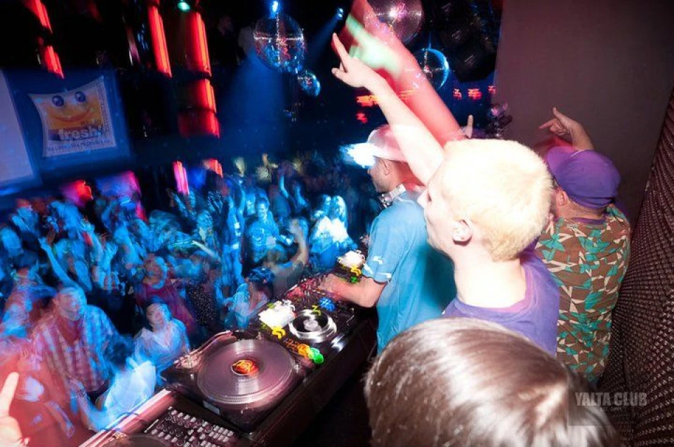 снимки Yalta club