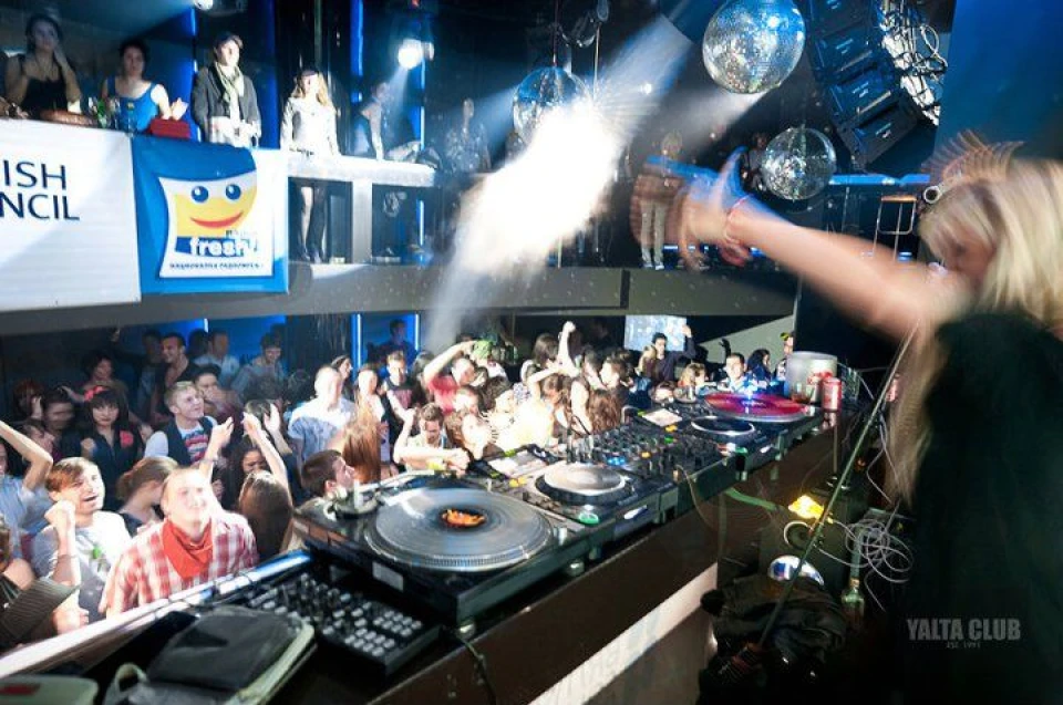 снимки Yalta club