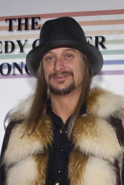 Kid Rock никога не е бил от кротките, но най-известното му сбиване е с колегата му Tommy Lee, при раздаването на наградите VMA. И двамата бяха прогонени от събитието за назидание.