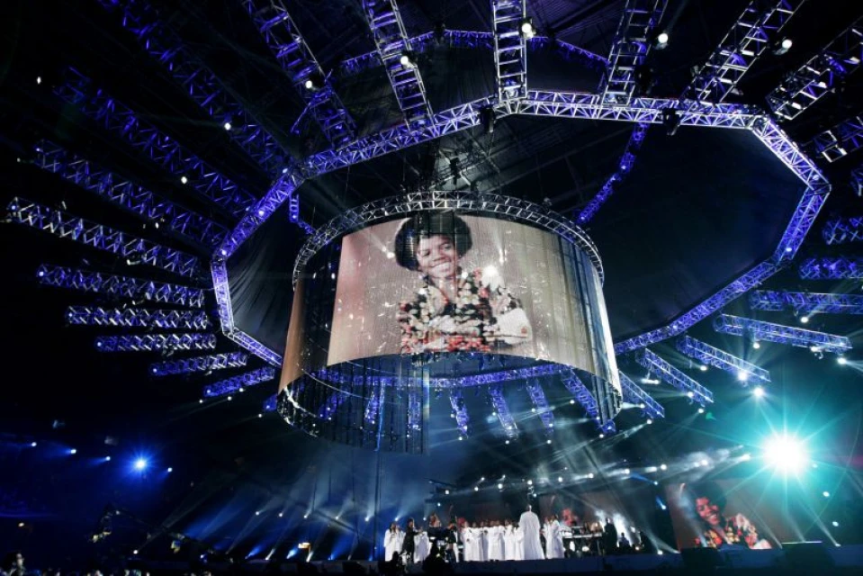 Почитател, който е бил на концерт на Джексън през 1987 на същия стадион "Милениум", заяви, че поп иконата определено би се обявил в полза на провеждането на концерта, но би се обърнал в гроб