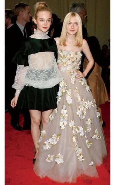 Elle and Dakota Fanning