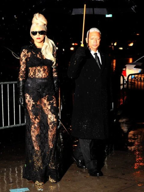 Lady Gaga на разходка по бельо