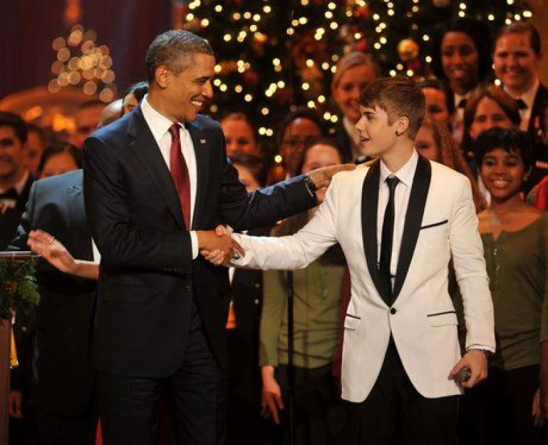 Justin Bieber  с  Barack Obama по време на коледен концерт във Вашингтон