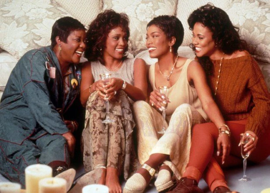 Whitney Houston с Angela Bassett във филма от 1995 'Waiting to Exhale'
