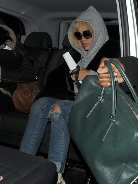 Rihanna напуска звукозаписно студио в Лондон