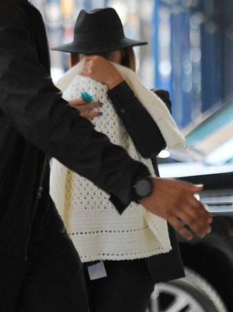 Beyonce  се разхожда със съпруга си Jay-Z и бебето Blue Ivy в Ню Йорк