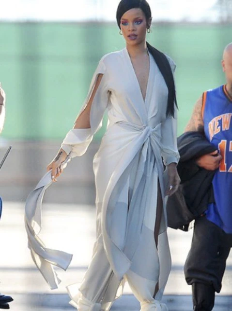 Rihanna по време на снимките на  клипа на Princess of china