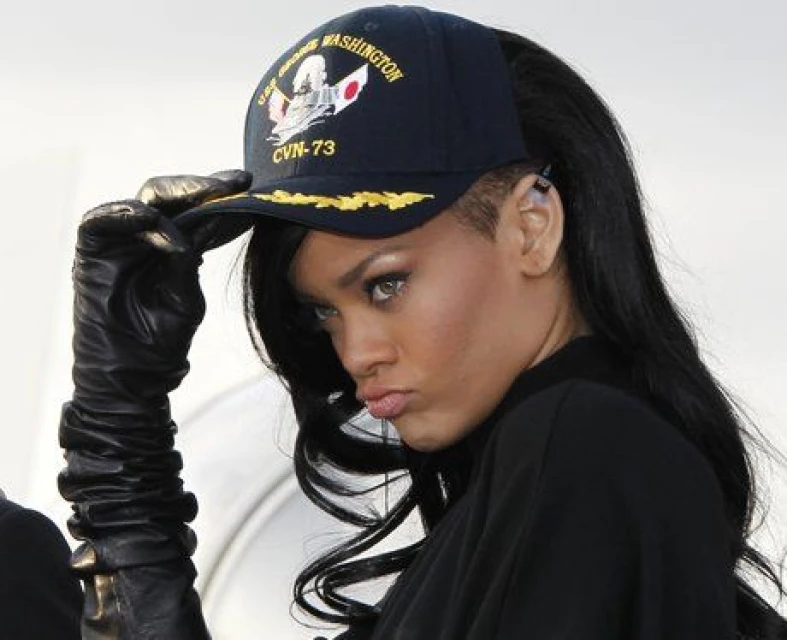 Rihanna показва новата си прическа